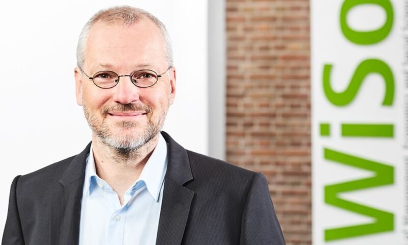 KI-Leistungsbeurteilung: ChatGPT zeigt menschliche Bewertungsfehler