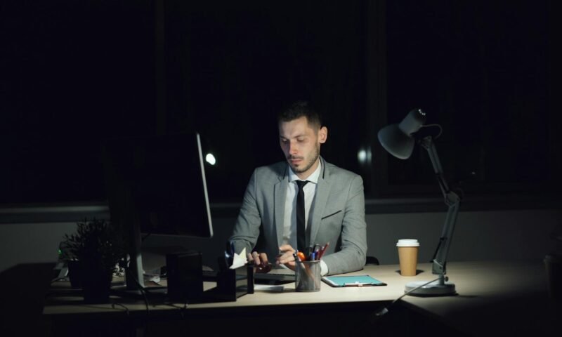 Arbeitszeit vs. Produktivität: Warum längere Stunden kontraproduktiv sind