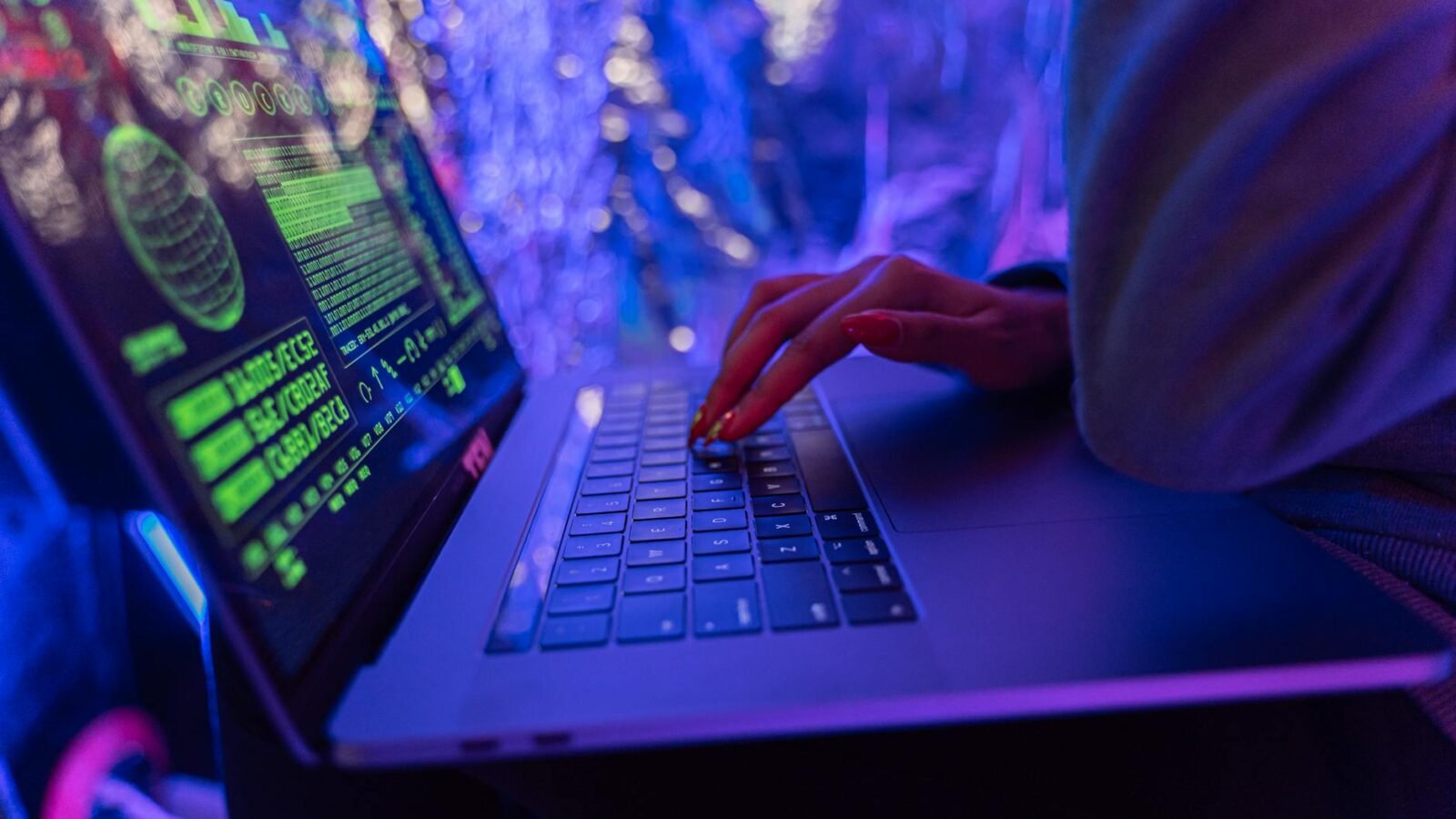 Kostenloses Stock Foto zu anonymität, antivirus, blaues licht