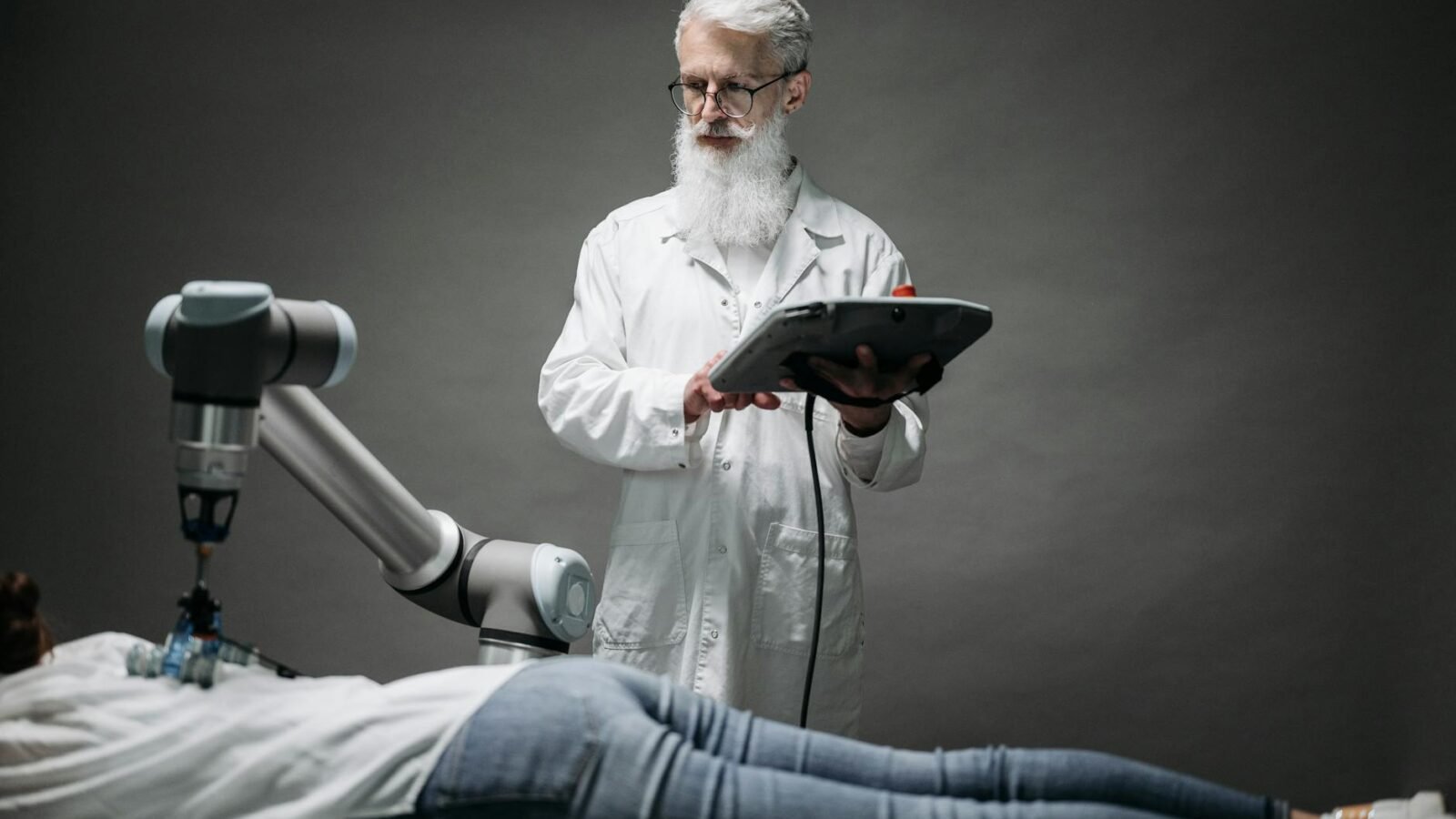 Kostenloses Stock Foto zu antwort, artikulierter roboter, arzt
